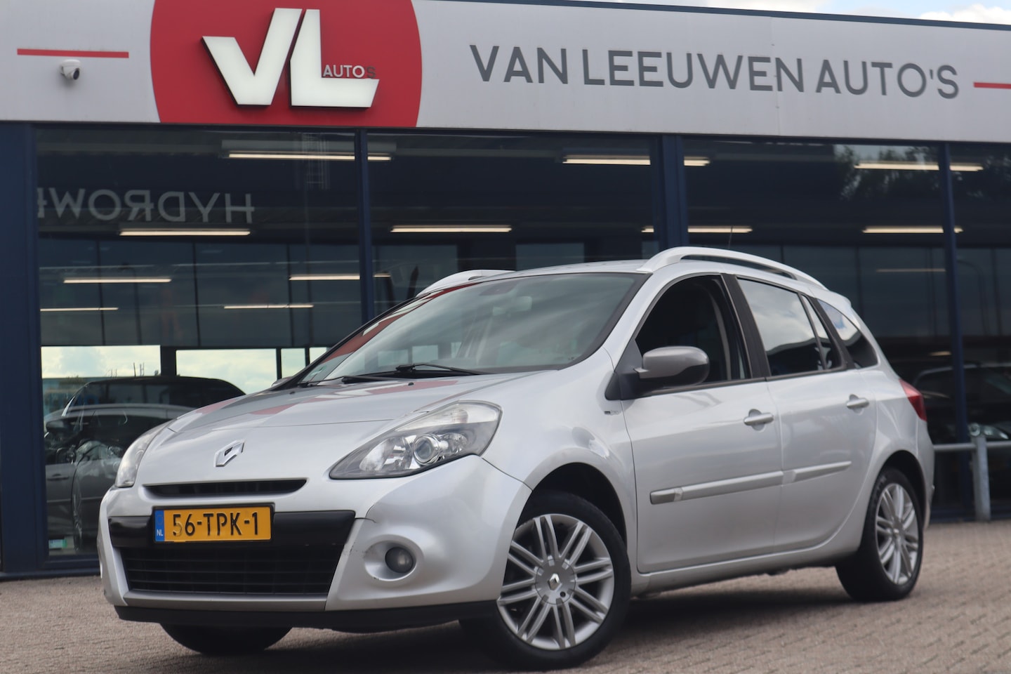 Renault Clio Estate - 1.2 TCE Night & Day | Nieuw Binnen! | Trekhaak | Airco | Navi - AutoWereld.nl