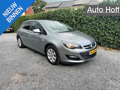 Opel Astra - 1.4 Blitz | Navi | Airco | Cruise Control | LMV | PDC | Trekhaak | Privacy Glass | APK tot