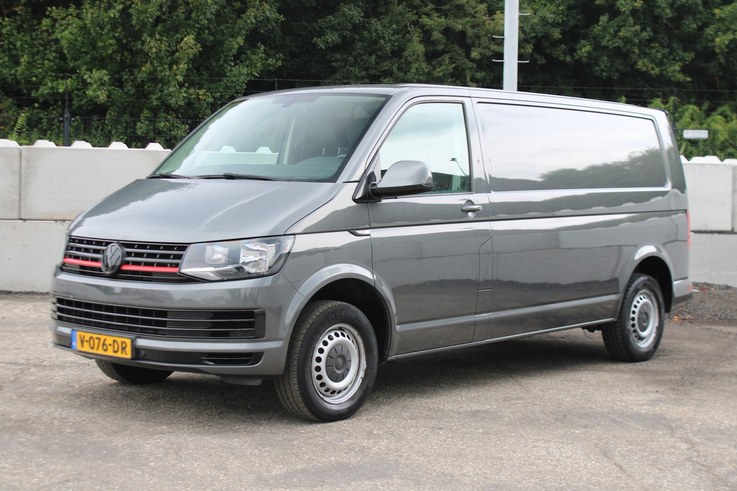 Volkswagen Transporter - 2.0 TDI L2H1 Comfortline 2.0 TDI L2H1 Comfortline - AutoWereld.nl