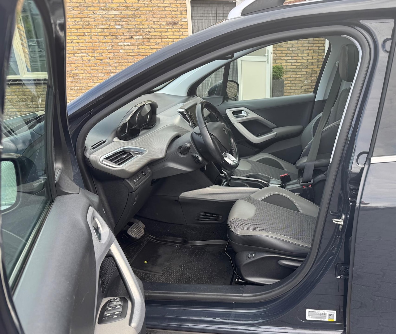 Peugeot 2008 - 1.2 Bj 2017 Automaat Dealer onderhouden - AutoWereld.nl