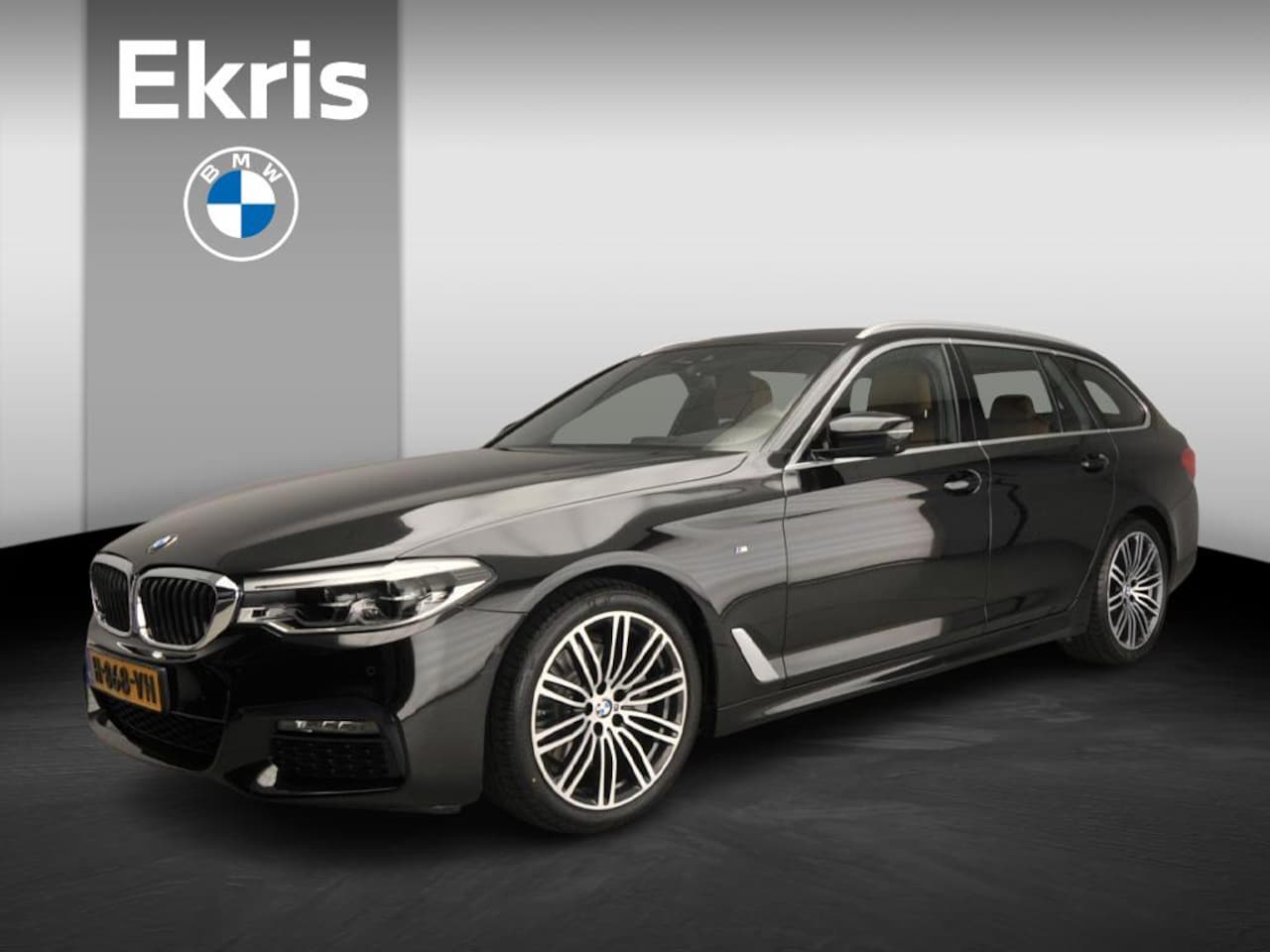 BMW 5-serie Touring - 520i M-Sportpakket | LED | Leder | HUD | Comfortzetels | Trekhaak | Chrome line | DAB | Hi - AutoWereld.nl