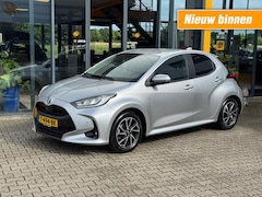 Toyota Yaris - 1.5 Hybrid Dynamic - stoelverw - camera - sensoren voor-achter - trekhaak