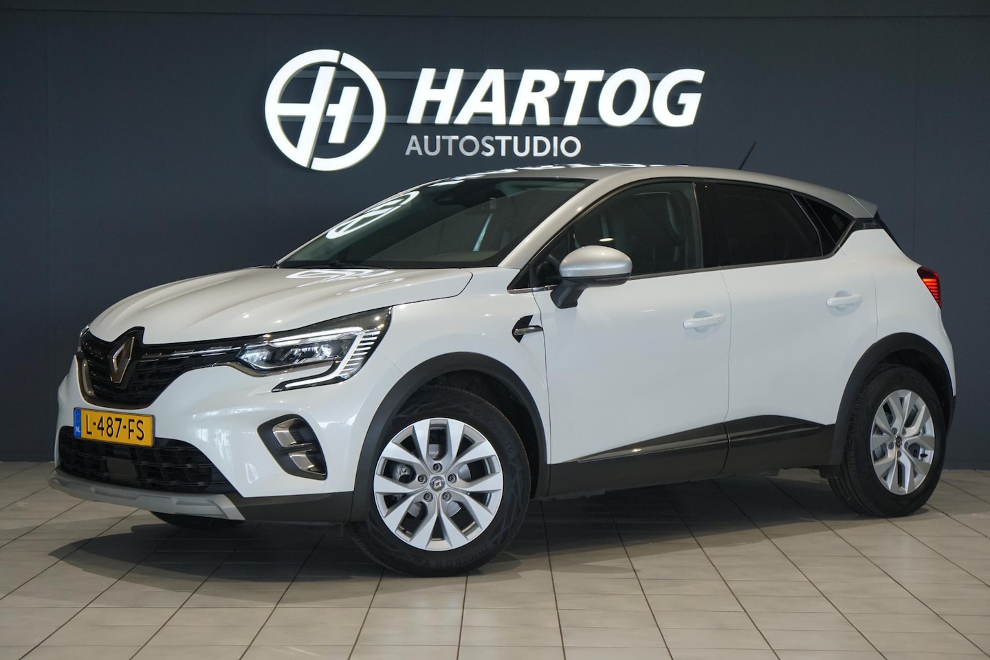Renault Captur - 1.3 TCe 140 PK AUT. + DEALER ONDERHOUDEN / TREKHAAK - AutoWereld.nl