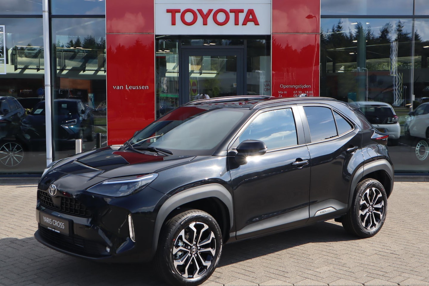 Toyota Yaris Cross - 1.5 HYBRID 130 DYNAMIC NIEUW&DIRECT LEVERBAAR! STOEL/STUUR/VOORRUITVERW. DODEHOEK LM-VELGE - AutoWereld.nl