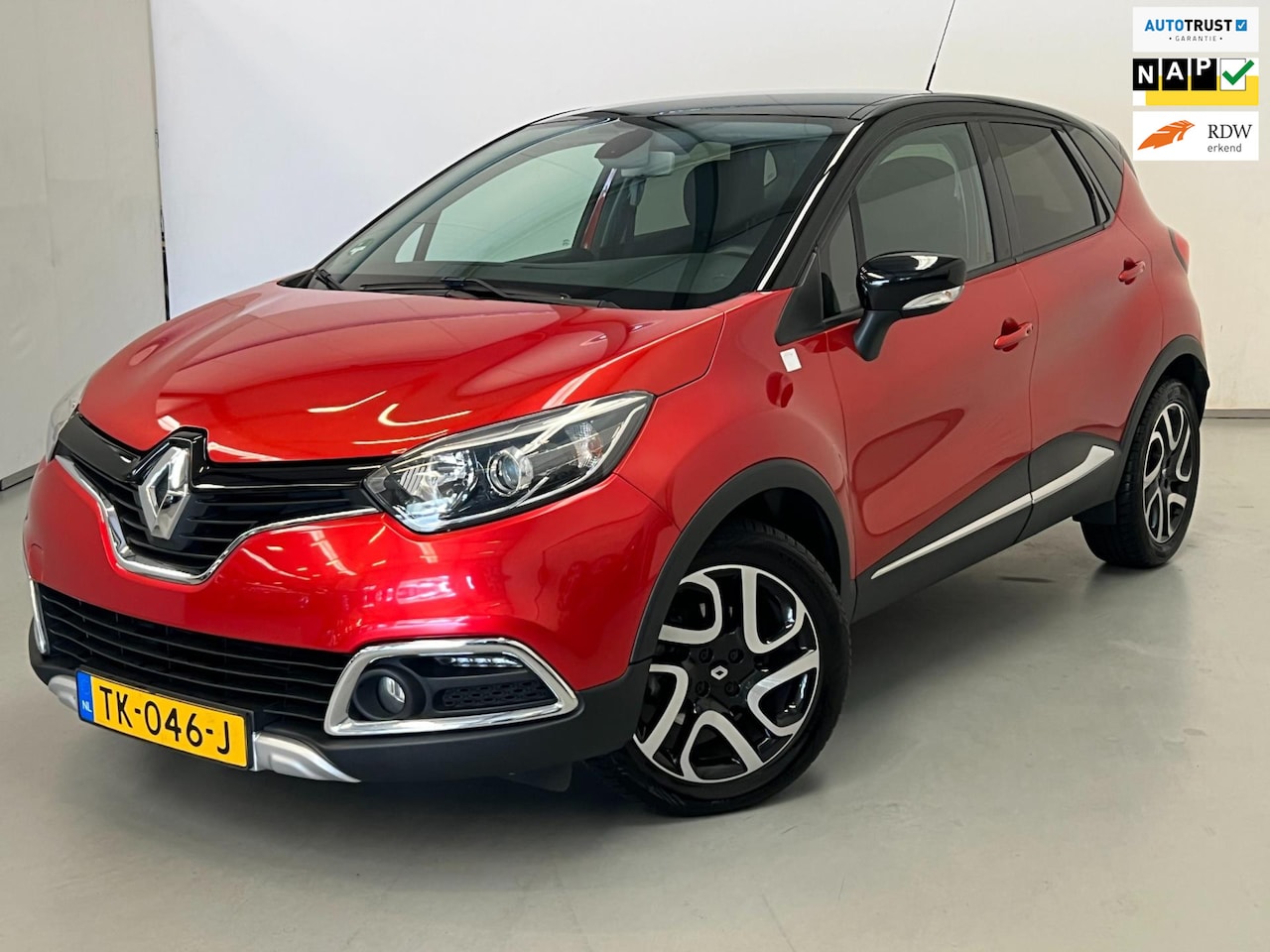 Renault Captur - 1.2 TCe Helly Hansen / Aut / Navi / Stoelverwarming / Camera - AutoWereld.nl