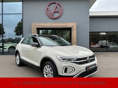 Volkswagen T-Roc - 1.5 TSI 150pk DSG Style Carplay | Camera | Keyless | Elek. Achterklep | Rijklaar incl. gar
