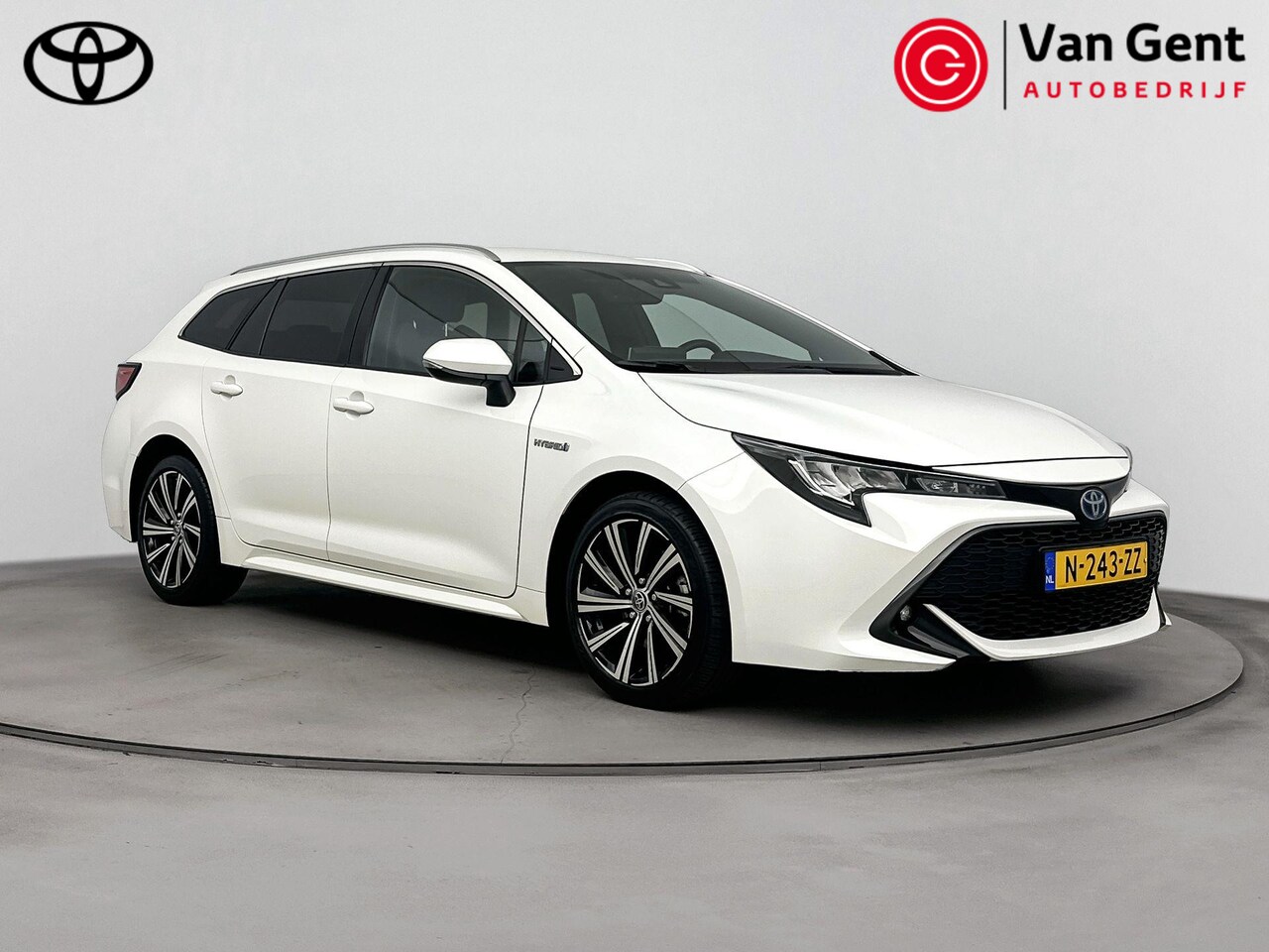 Toyota Corolla Touring Sports - 2.0 Hybrid Dynamic | Stoelverwarming | Apple Carplay / Android Auto - AutoWereld.nl