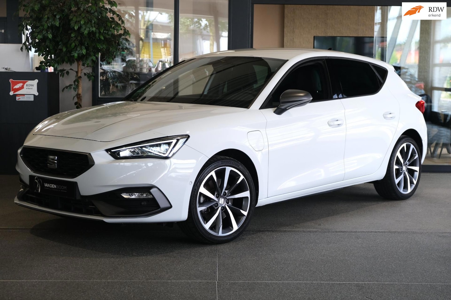 SEAT Leon - 1.4 TSI eHybrid PHEV FR Navi Cam Acc Ambiante Led Pdc - AutoWereld.nl