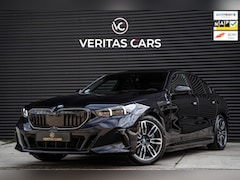 BMW 5-serie - 550e xDrive M-Sport 489PK Pano|BTW|H&K|360 Camera|Head-up|Trekhaak|My Modes e.o