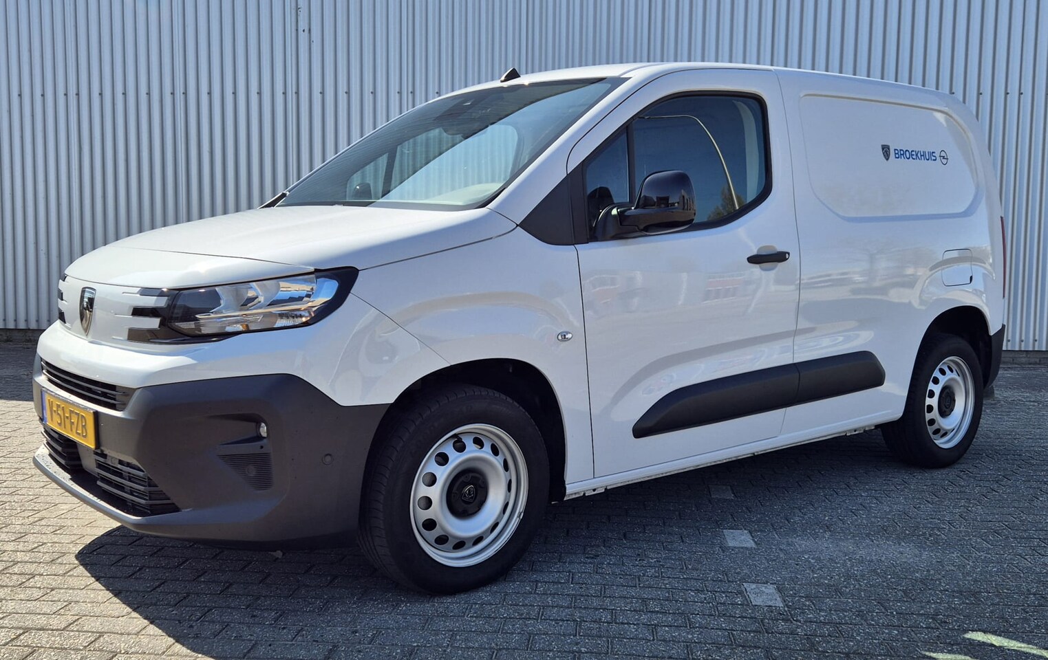 Peugeot Partner - 1.5 BlueHDi 100PK | S&S L1 | Achteruitrijcamera | Betonplex laadvloer | Trekhaak | Betonpl - AutoWereld.nl