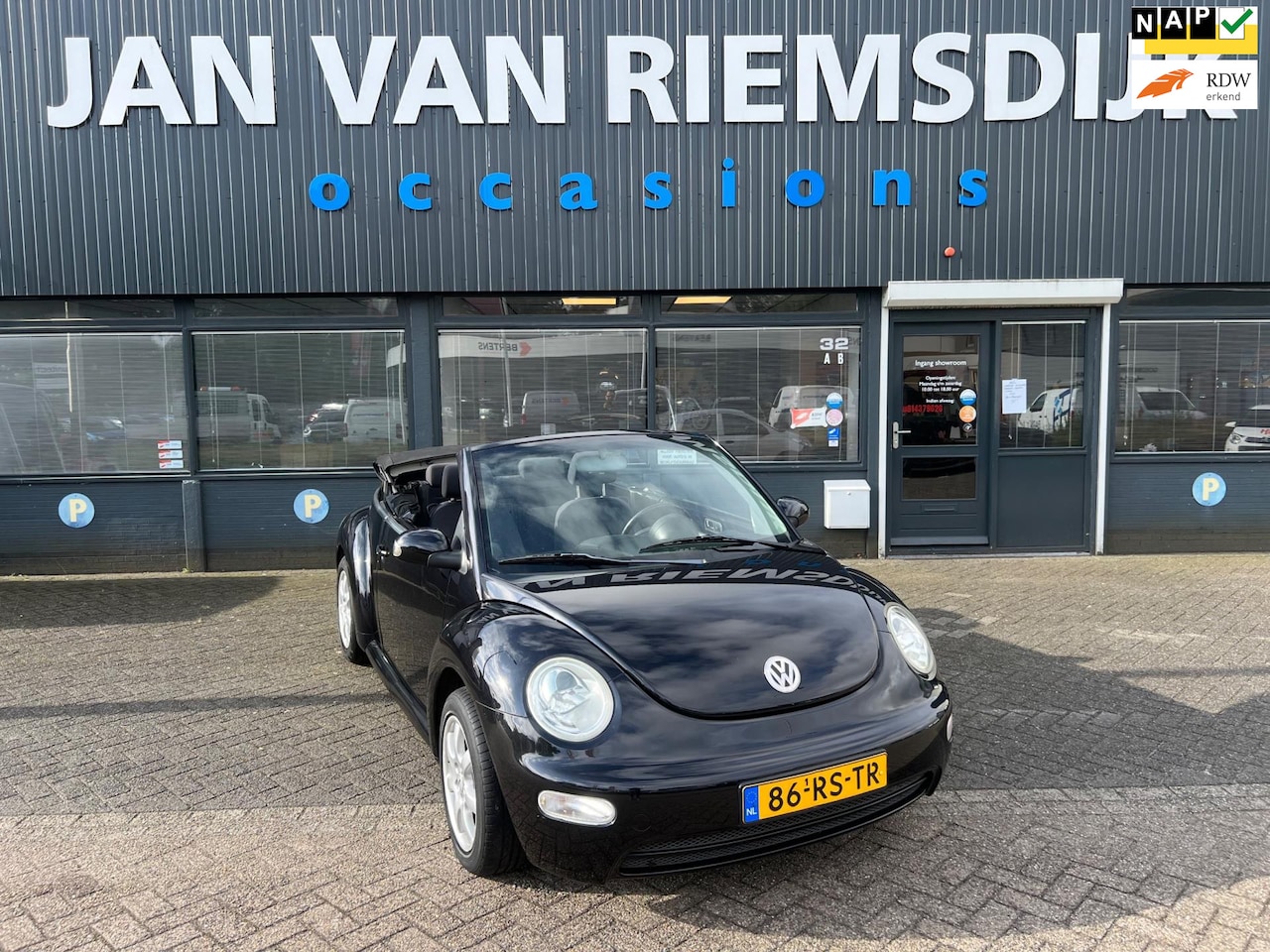 Volkswagen New Beetle Cabriolet - 2.0 Turijn Comfort bj 2005 airco zwart apk en nap - AutoWereld.nl