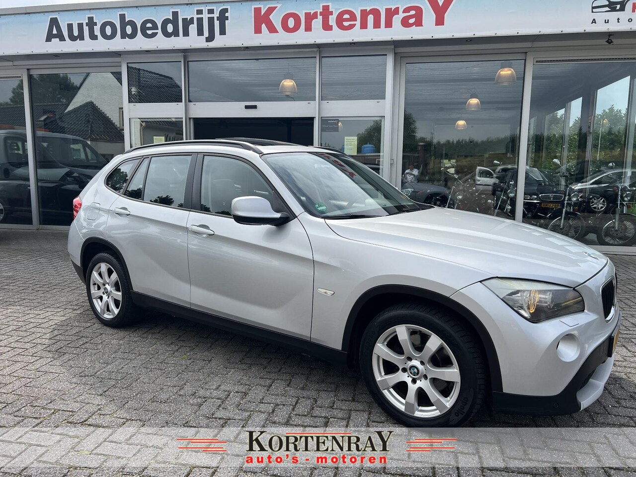BMW X1 - sDrive18i Executive Panorama,Schuif/kanteldak,NAVI, Nw distributie, Nw Apk enz!! - AutoWereld.nl