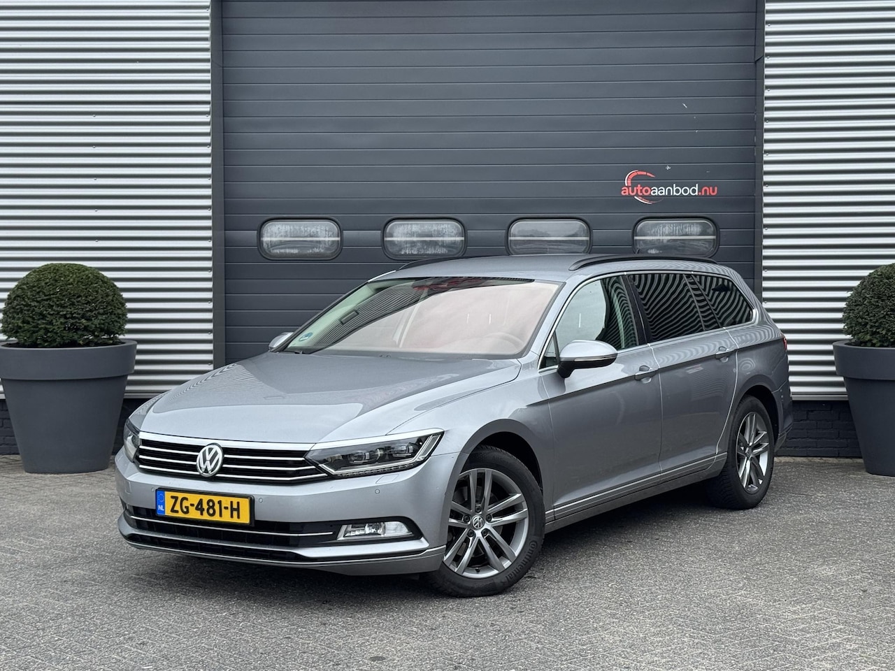Volkswagen Passat Variant - 2.0 TDI Highline Business R | Navigatie | Camera | DAB | Trekhaak | - AutoWereld.nl