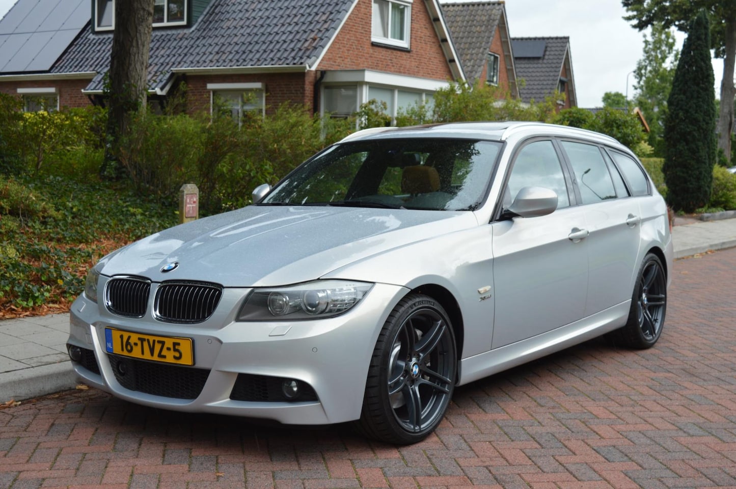 BMW 3-serie Touring - 335xi M-pakket/Org NL/NAP/panoramadak/dealer onderh - AutoWereld.nl