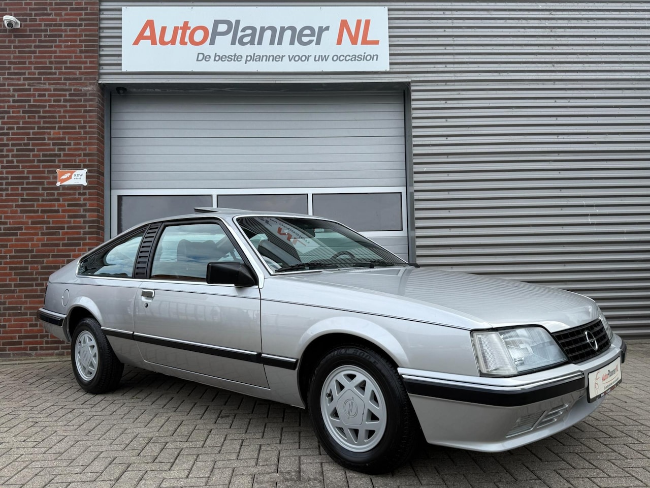 Opel Monza - 2.5i! Automaat! Schuifdak! *45.842KM!* - AutoWereld.nl