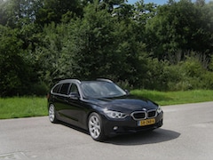 BMW 3-serie Touring - 320i High Executive . Airco . Cruiscontrol . Leder intrieur . Trekhaak . enz