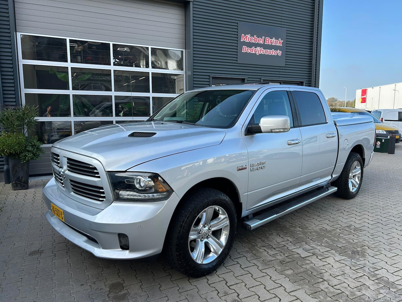 Dodge Ram 1500 - 5.7 V8 4x4 CrewCab Leer Schuifdak - AutoWereld.nl