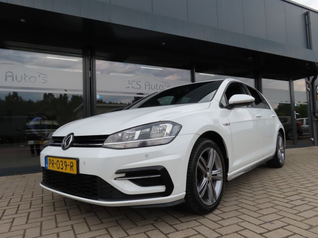 Volkswagen Golf - 1.5 TSI R-Line Ecc Navi Adapt Cruise 2x Pdc 2017 - AutoWereld.nl