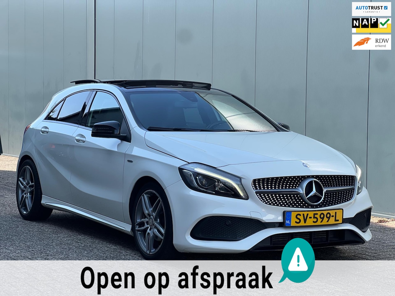 Mercedes-Benz A-klasse - 180 AMG Night Edition Pano NAP Camera - AutoWereld.nl