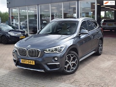 BMW X1 - XDrive20i Essential AUTOMAAT|PANO DAK|XENON|LEDER|NAVI||CRUISE|PARKEERSENSOREN VOOR EN ACH