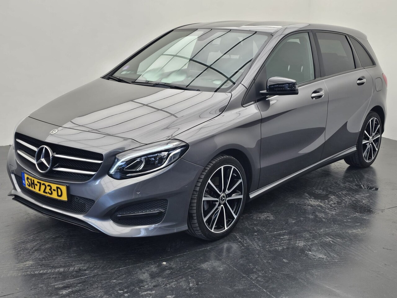 Mercedes-Benz B-klasse - 180 Ambition | Automaat | Trekhaak | Urban pakket - AutoWereld.nl