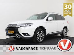 Mitsubishi Outlander - 2.0 2WD Limited 7-Persoons | Trekhaak | Schuif-/Kanteldak | Dealer Ond. | CarPlay | Camera