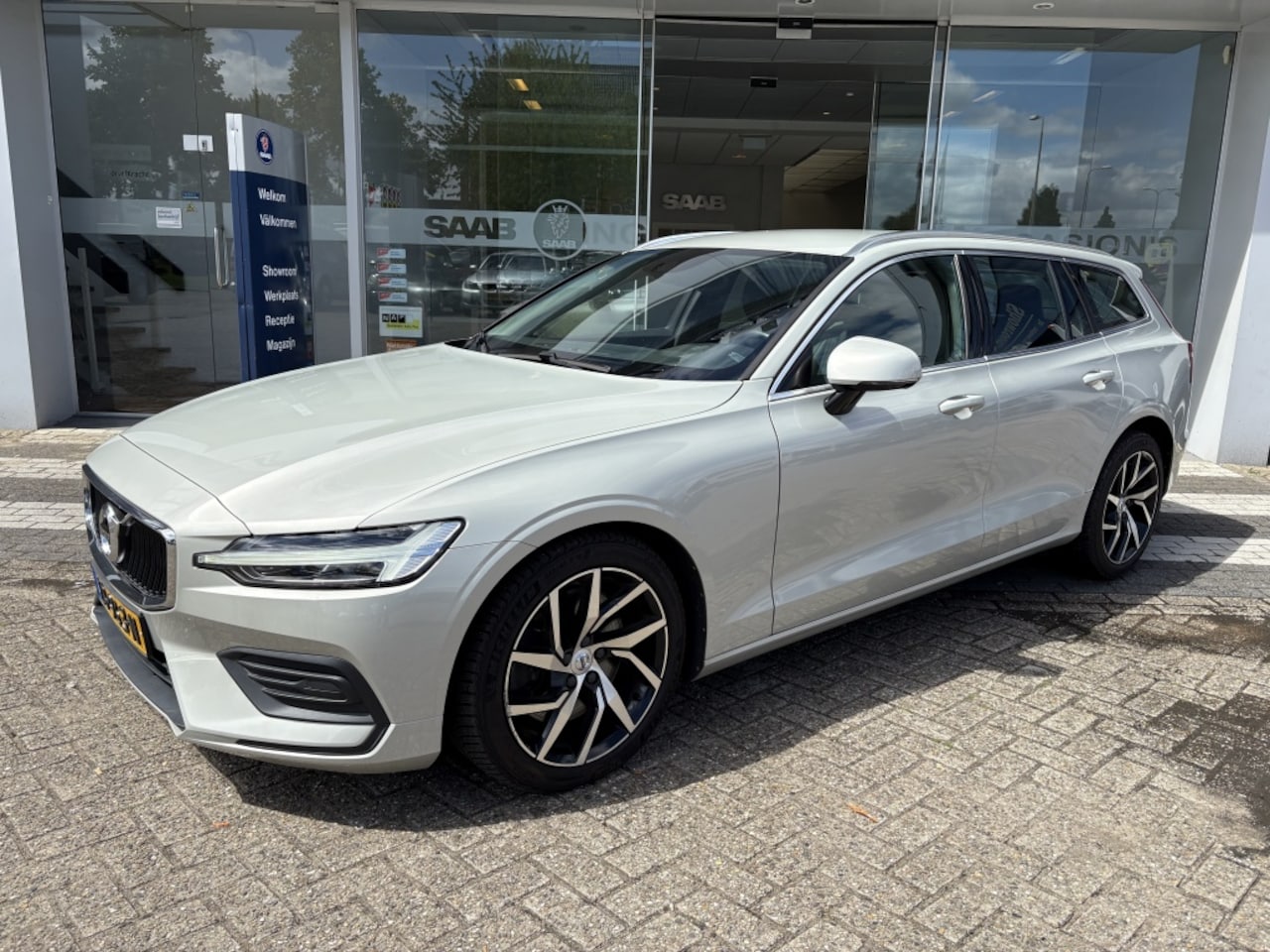 Volvo V60 - 2.0 T5 Momentum 2.0 T5 Momentum - AutoWereld.nl