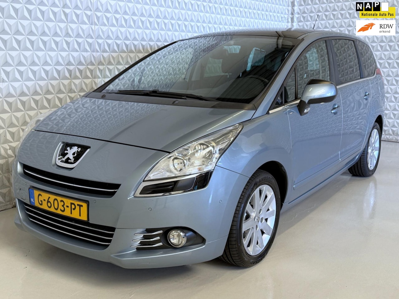 Peugeot 5008 - 1.6 THP Blue Lease Executive 7p. / 187.000km (2010) - AutoWereld.nl