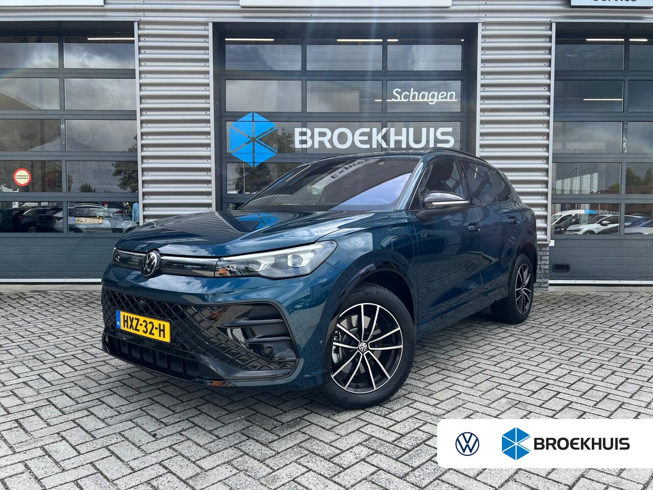 Volkswagen Tiguan - 1.5 eHybrid 272 pk R-Line Business | Achteruitrijcamera | Trekhaak elektrisch uitklapbaar - AutoWereld.nl
