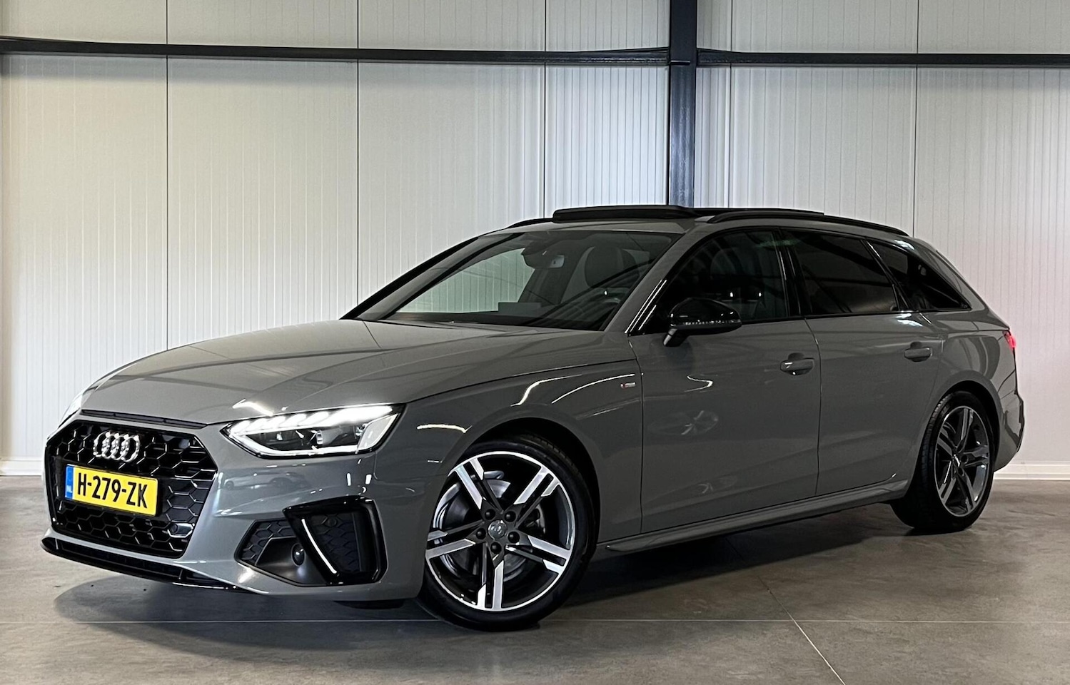Audi A4 Avant - 40 TFSI 3x S-line Pano Virtual Trekhaak Black - AutoWereld.nl