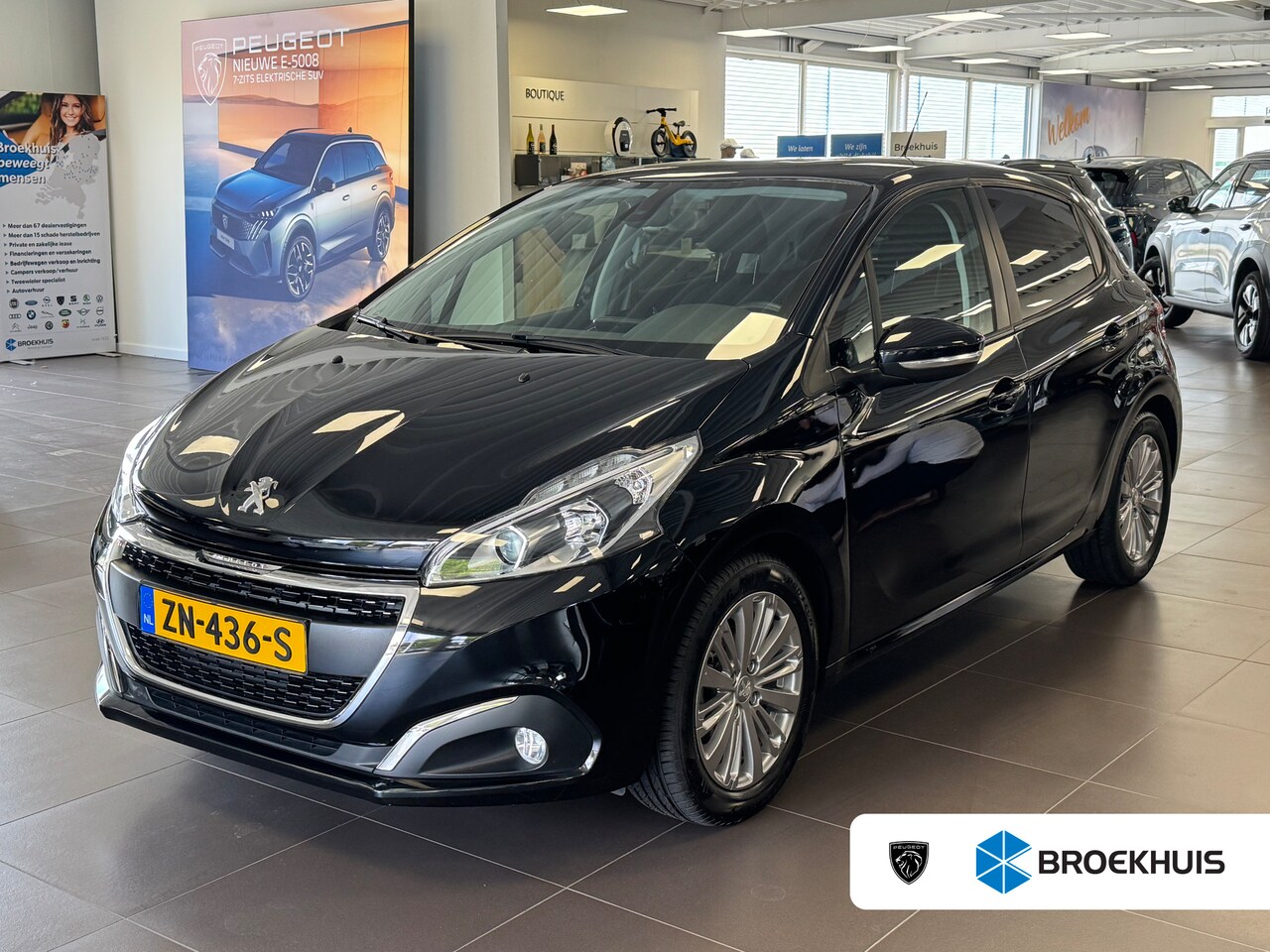Peugeot 208 - 1.2 PureTech Signature Navigatie | Parkeersensoren | Carplay | 16'' Lichtrmetaal | Cruise - AutoWereld.nl