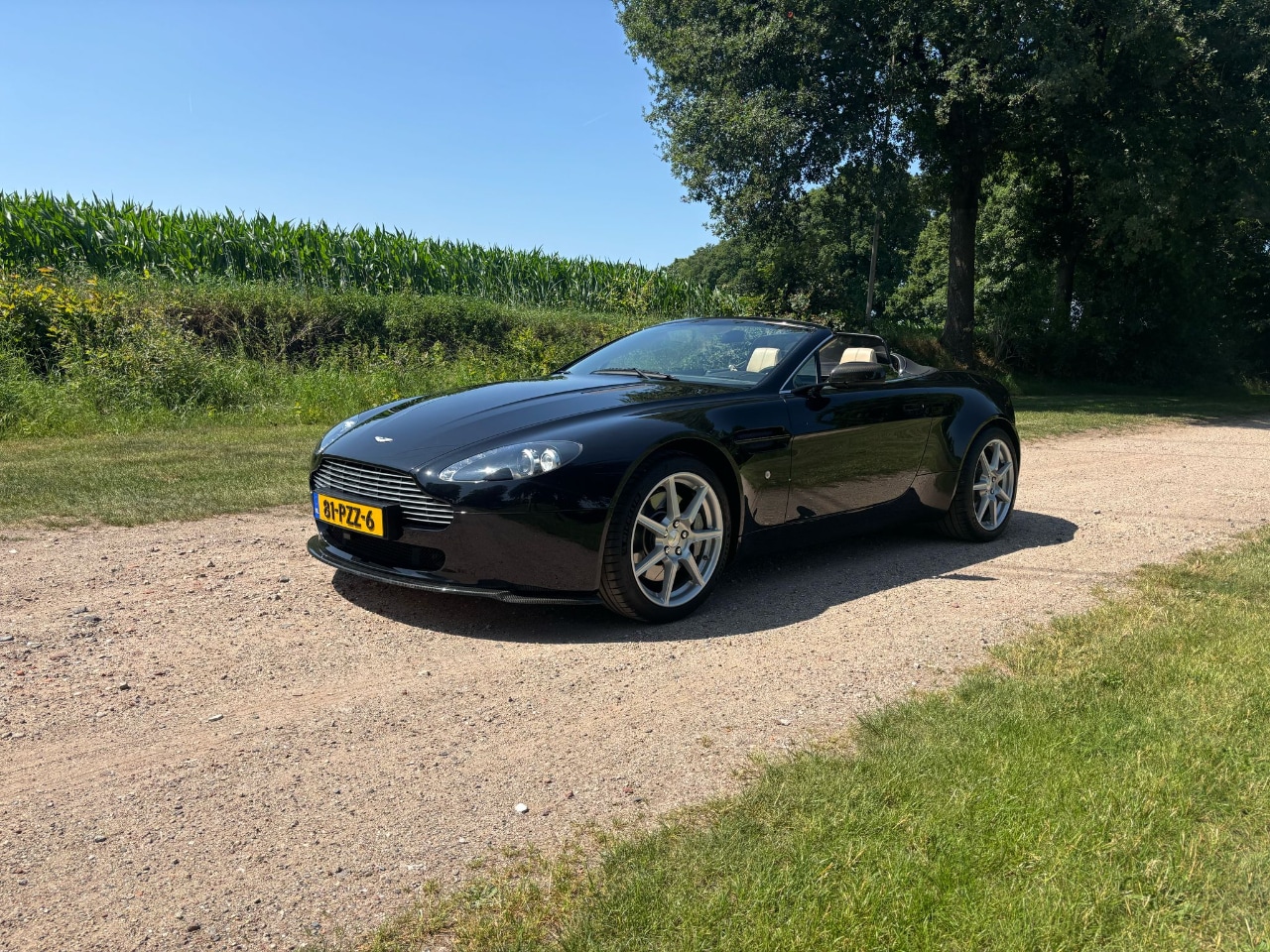 Aston Martin V8 Vantage Roadster - AutoWereld.nl
