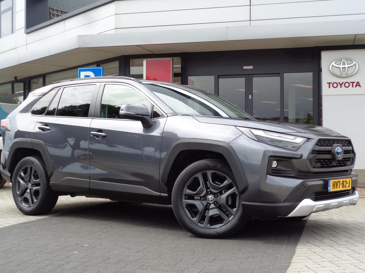 Toyota RAV4 - 2.5 Hybrid 222pk CVT AWD Adventure | STOELVERWARMING | CAMERA | NAVIGATIE - AutoWereld.nl