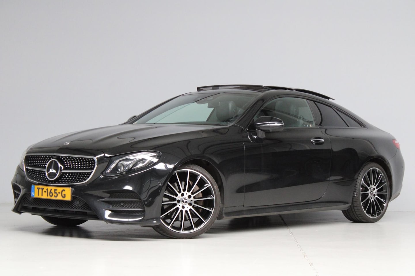 Mercedes-Benz E-klasse Coupé - 200 Premium Plus AMG | head-up | burmester | elek. stoelen | adap. cruise | 360 camera | N - AutoWereld.nl