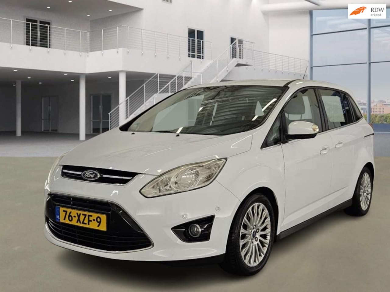 Ford Grand C-Max - 1.6 Titanium NAVI PSENSOR CRUISE TREKHAAK 2 X SLEUTELS - AutoWereld.nl