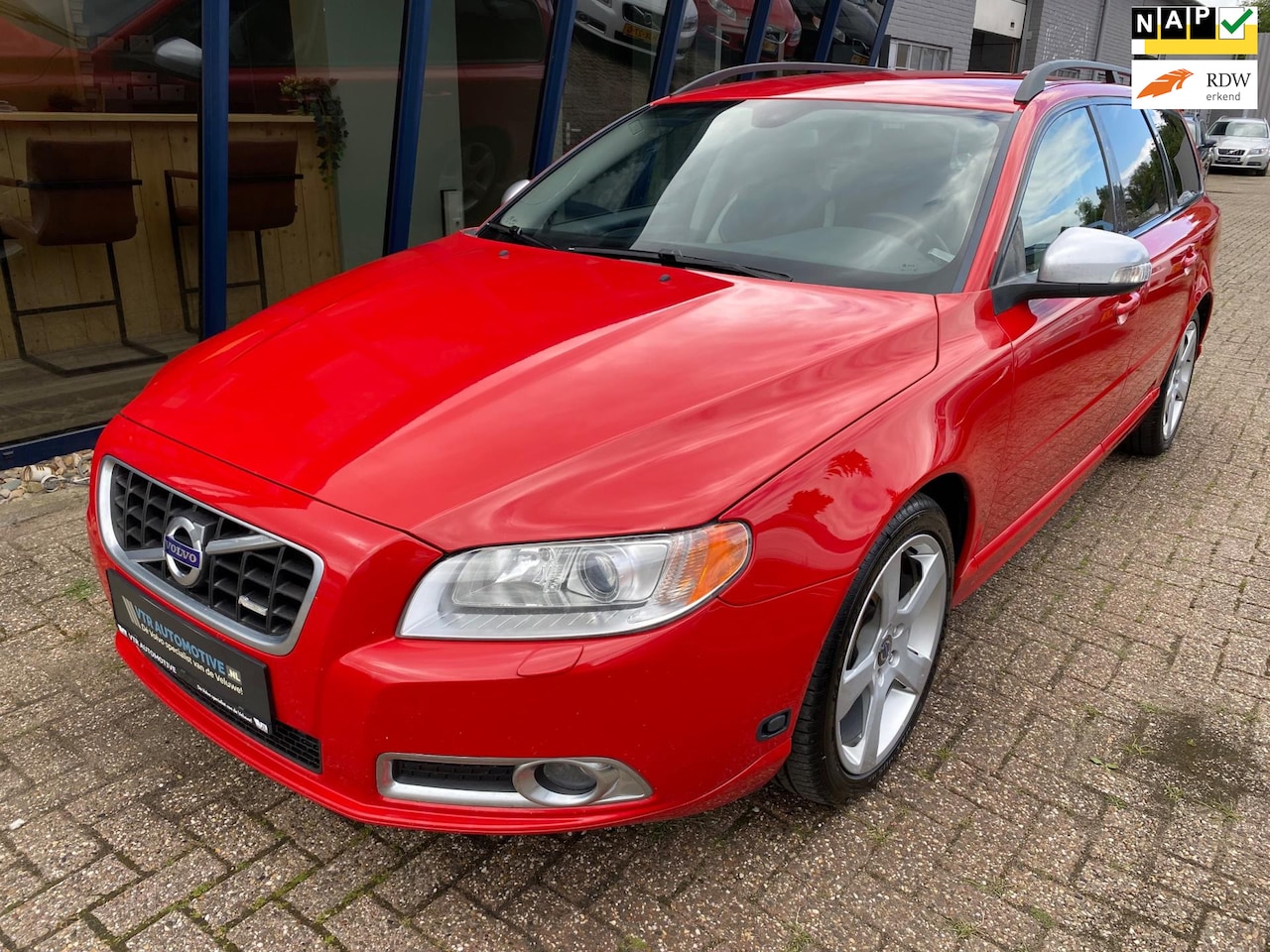 Volvo V70 - 2.5FT R-Design 230PK LEER / XENON / YOUNGTIMER - AutoWereld.nl