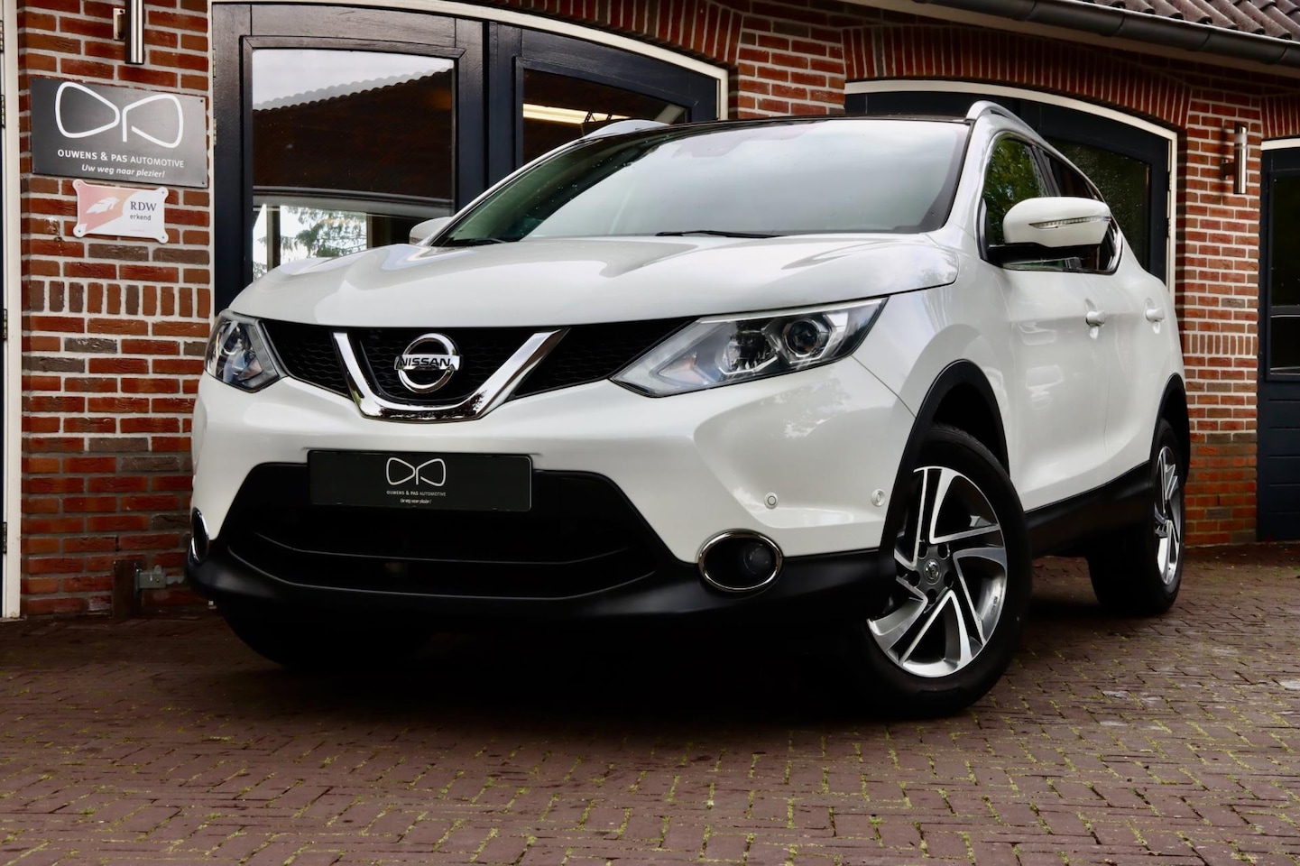 Nissan Qashqai - 1.2 Connect Edition | PANORAMA | CAMERA | CLIMATE CONTROL | STOELVERW. | - AutoWereld.nl