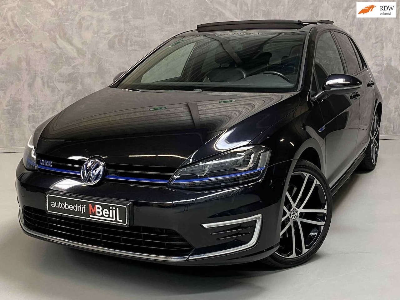 Volkswagen Golf - 1.4 TSI GTE /Pano /Camera /Leer /Stoeverwarming - AutoWereld.nl