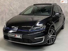 Volkswagen Golf - 1.4 TSI GTE /Pano /Camera /Leer /Stoeverwarming