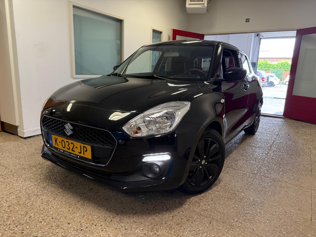Suzuki Swift - 1.2 Select Smart Hybrid | Navi | Carplay | NL | 1e eigenaar - AutoWereld.nl