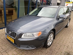 Volvo V70 - 2.5FT Momentum Automaat H.LEER / XENON / TREKHAAK