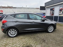 Ford Fiesta - 1.0 EcoBoost 100pk Titanium / Stuur- en stoelverw. / Navi / Cruise control / 16' LM / NL o