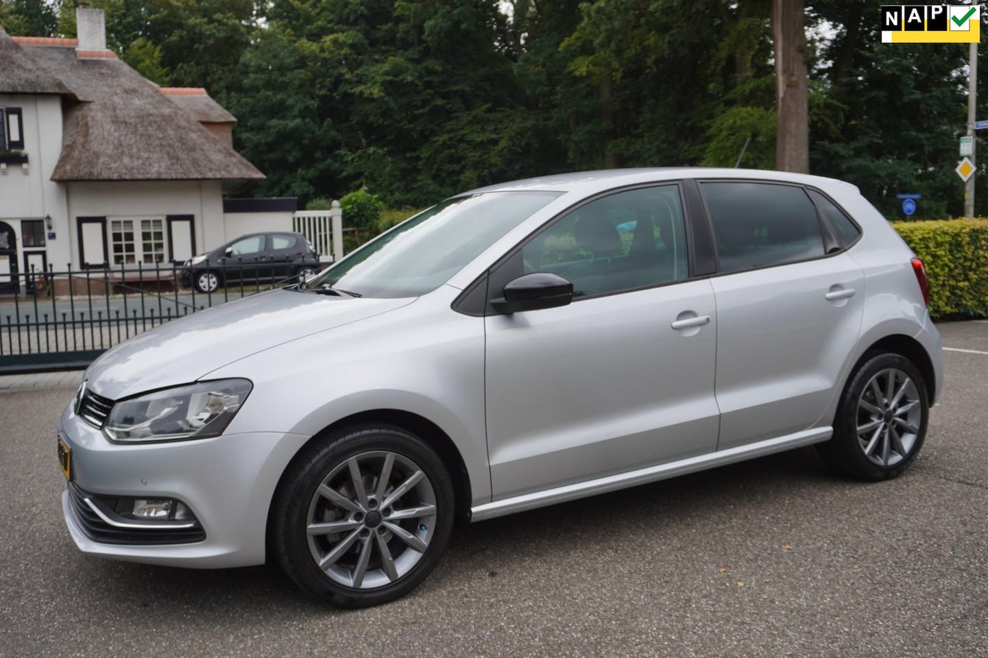 Volkswagen Polo - 1.2 TSI First Edition Pdc Airco Lm Velgen - AutoWereld.nl