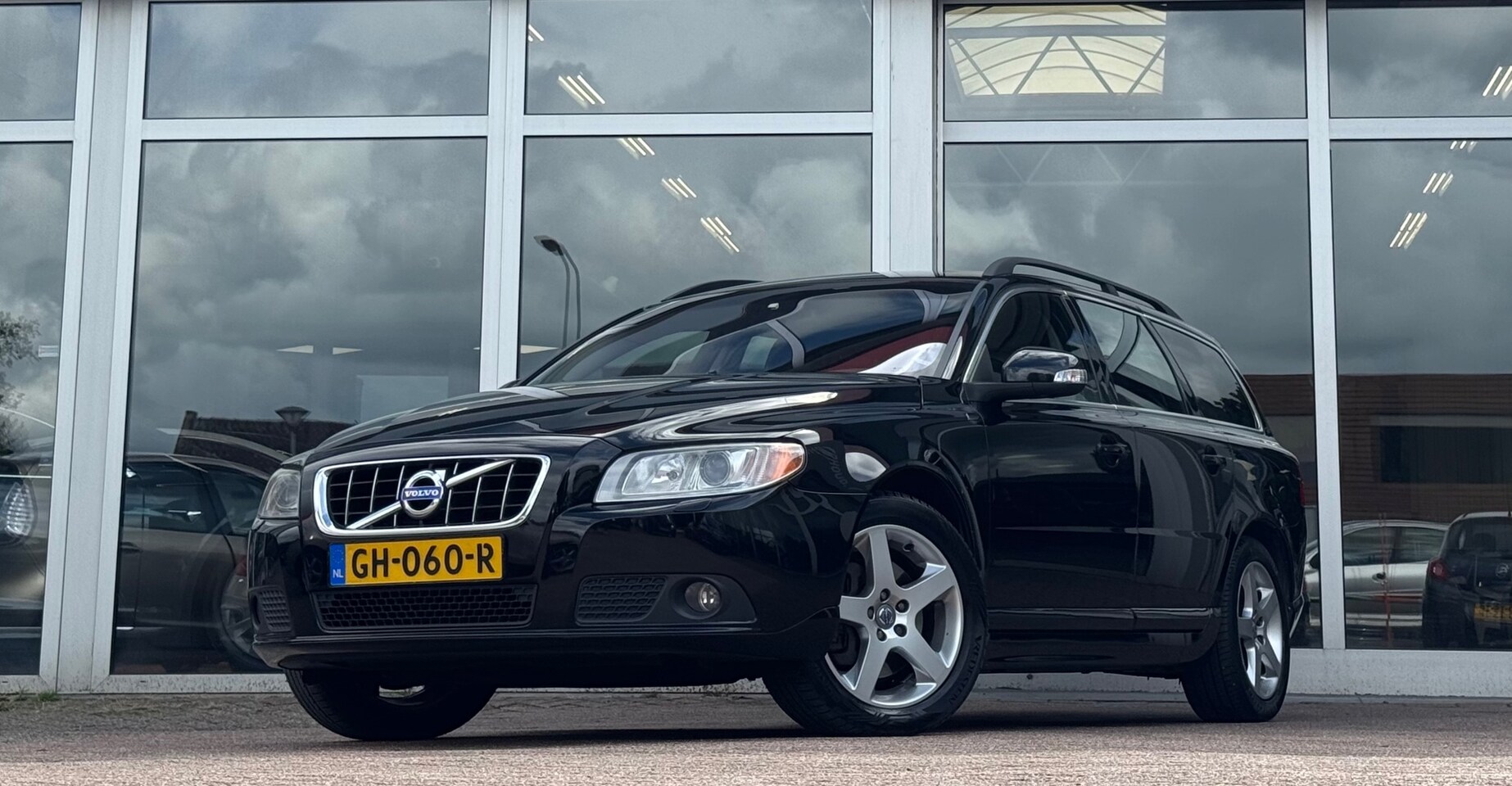 Volvo V70 - 3.2 AWD Momentum Leer Xenon Trekhaak LPG G3 Mooi! - AutoWereld.nl