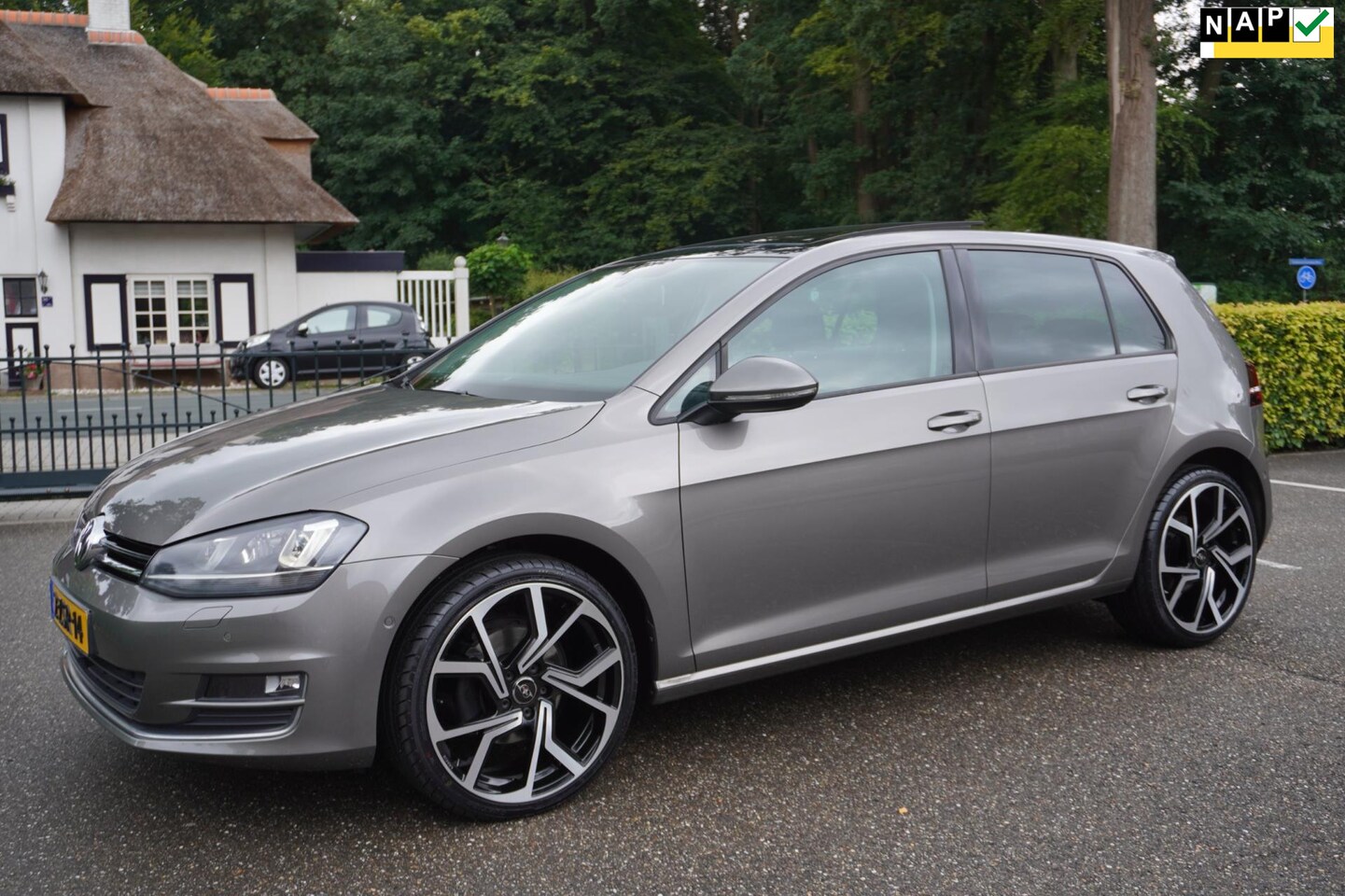 Volkswagen Golf - 1.4 TSI ACT Highline Dsg Pano Navi Xenon Lm Velgen - AutoWereld.nl