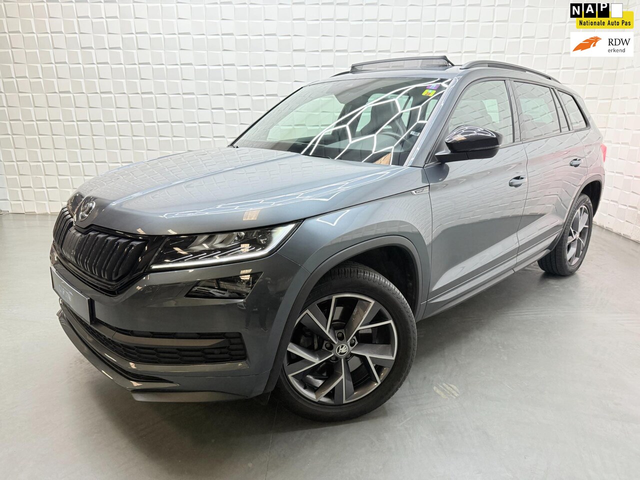 Skoda Kodiaq - 2.0 TSI 4x4 SPORTLINE PANO VIRTUAL 7 PERSOONS - AutoWereld.nl