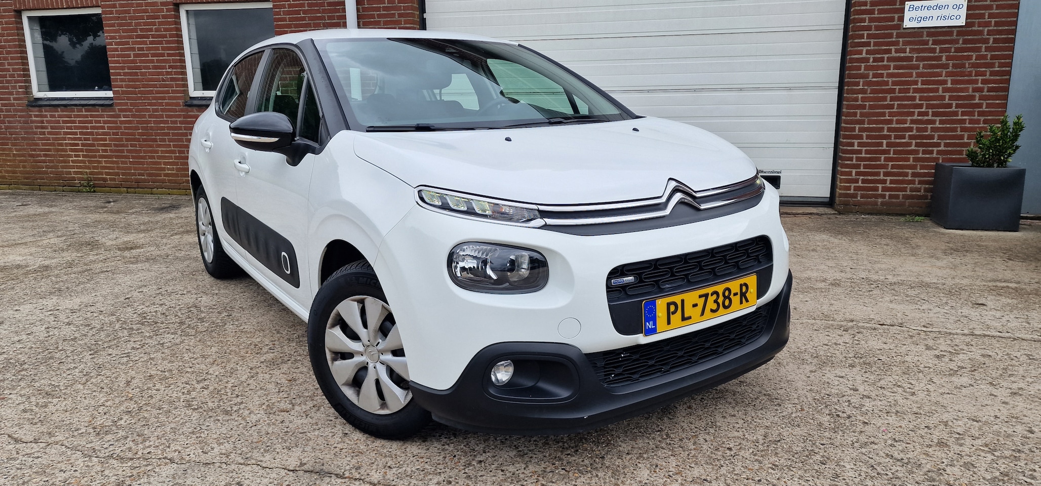 Citroën C3 - 1.2 PureTech Feel 105g In een nette staat verkerende Citroën C3 1.2 VTI Luxe , clima, Navi,  Cruise, Carplay,  Bj - AutoWereld.nl