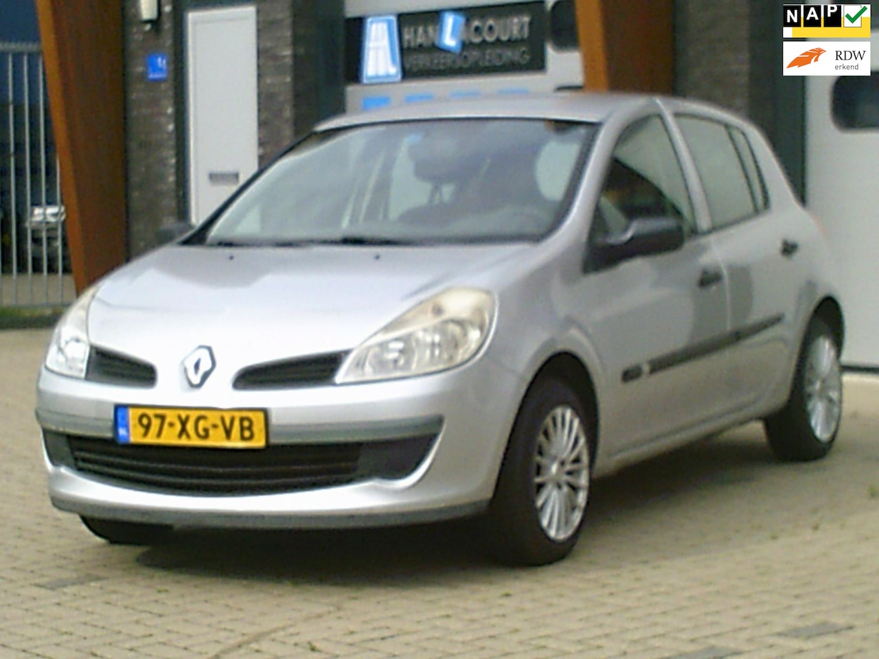 Renault Clio - 1.2-16V Authentique Nwe Distr Riem, Banden & Apk Airco LMV - AutoWereld.nl