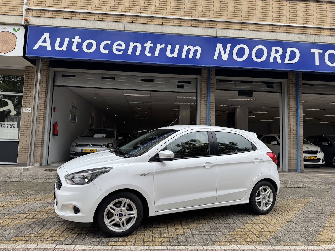 Ford Ka - 1.2 Trend Ultimate | Climate Control | Cruise Control | Parkeersensoren | Lichtmetalen vel - AutoWereld.nl