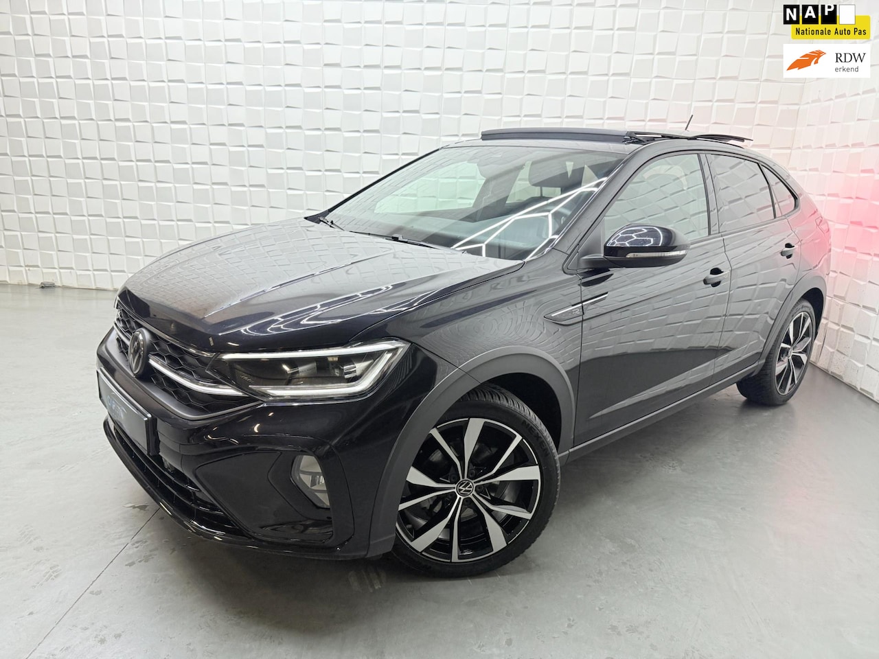 Volkswagen Taigo - 1.5 TSI 3x R Line PANO VIRTUAL CAM ACC IQ - AutoWereld.nl